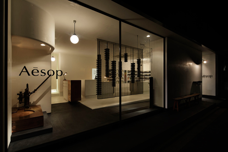 Aēsop 京都店灯光与通透店面